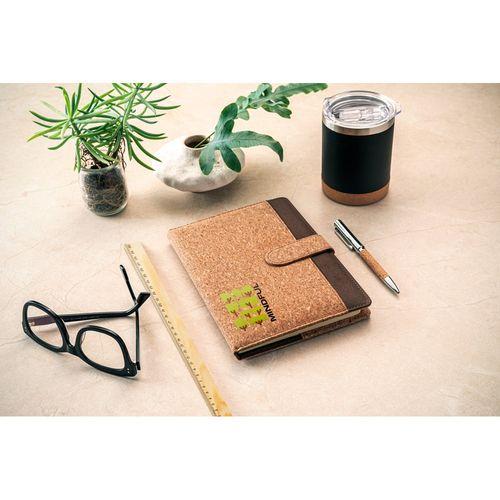 FIELDING. A5 folder in cork and recycled polyester (100% rPET) with removable notepad
