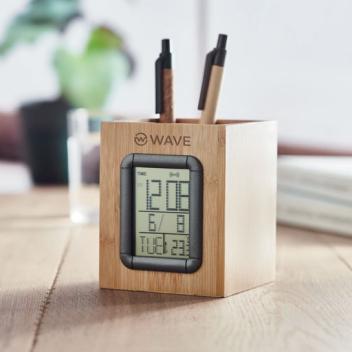Porte-stylo en bambou avec calendrier numérique, réveil et thermomètre.